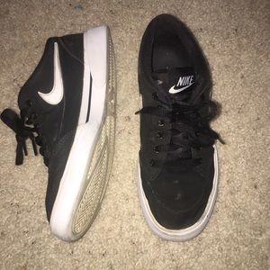 Women’s Nike Sneakers Size 6.5